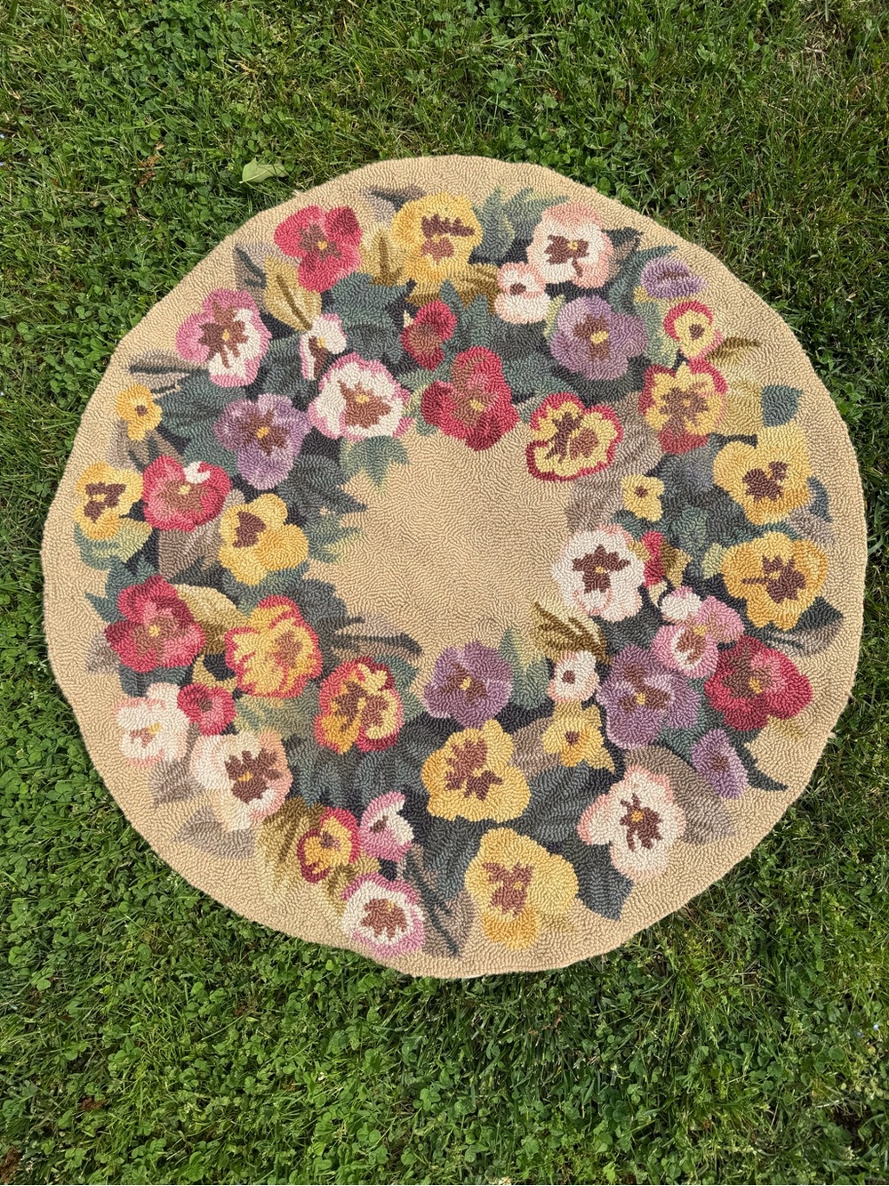 Round Wool Hand‎ Tufted Area Rug French Floral Style Royal Palace Pansy Wreath